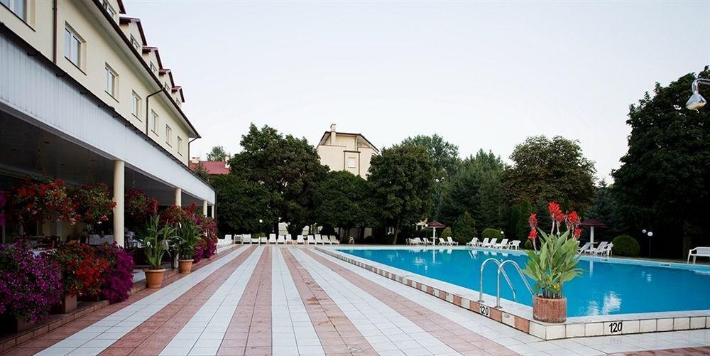 Hotel Ambasador Chojny Lodz  Exterior photo